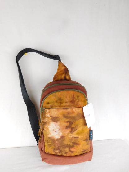 SLING BACKPACK IN TIE DYE